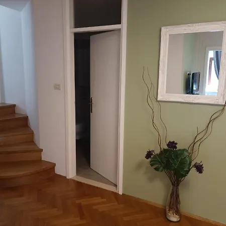 Diocletian Garden Centar 公寓 *