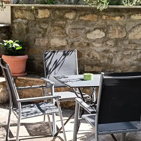 公寓 Diocletian Garden Centar *